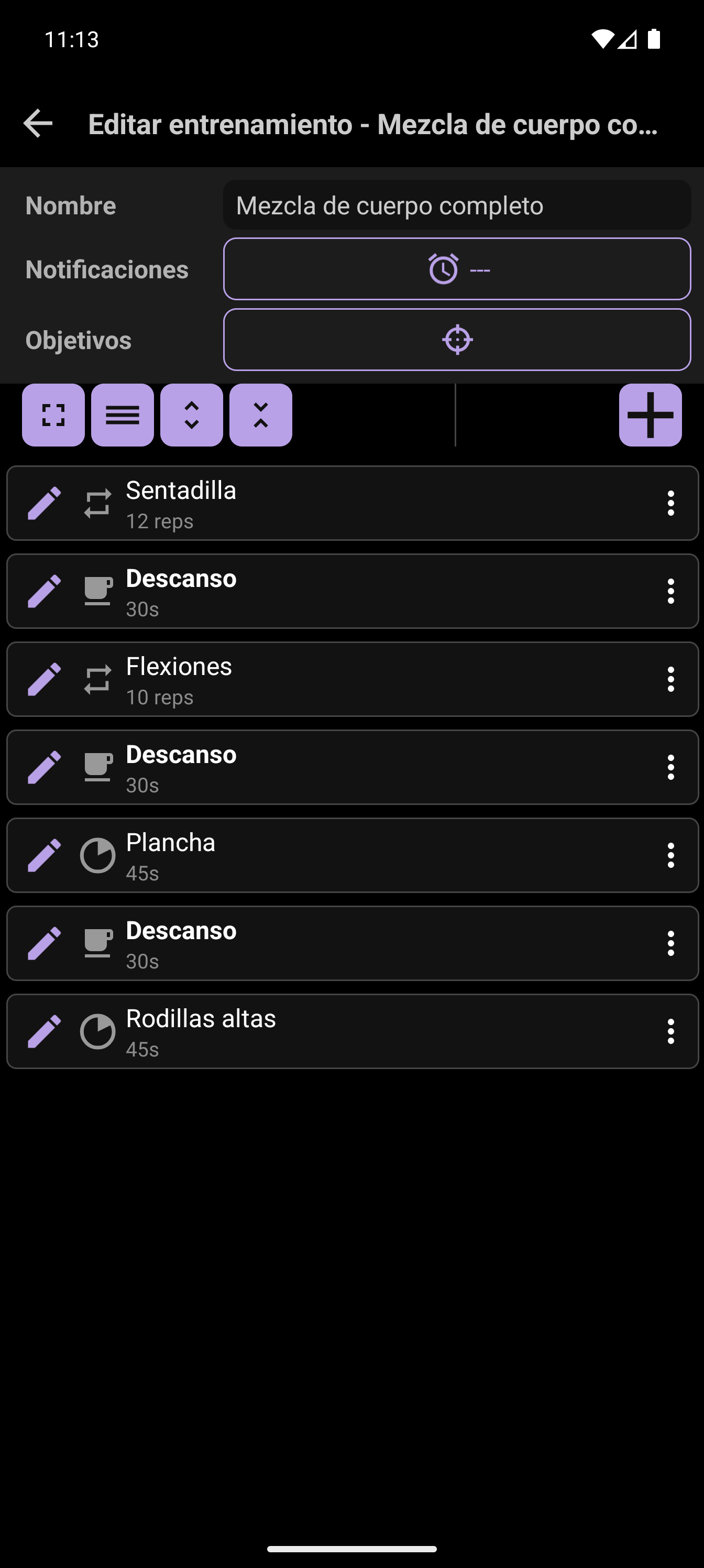 Editor de entrenamientos de CrazyFit mostrando un entrenamiento personalizado con ejercicios cronometrados y por repeticiones